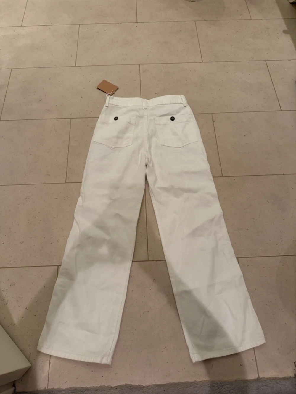 Reformation Wide Leg White Jean - Picture 2 of 2